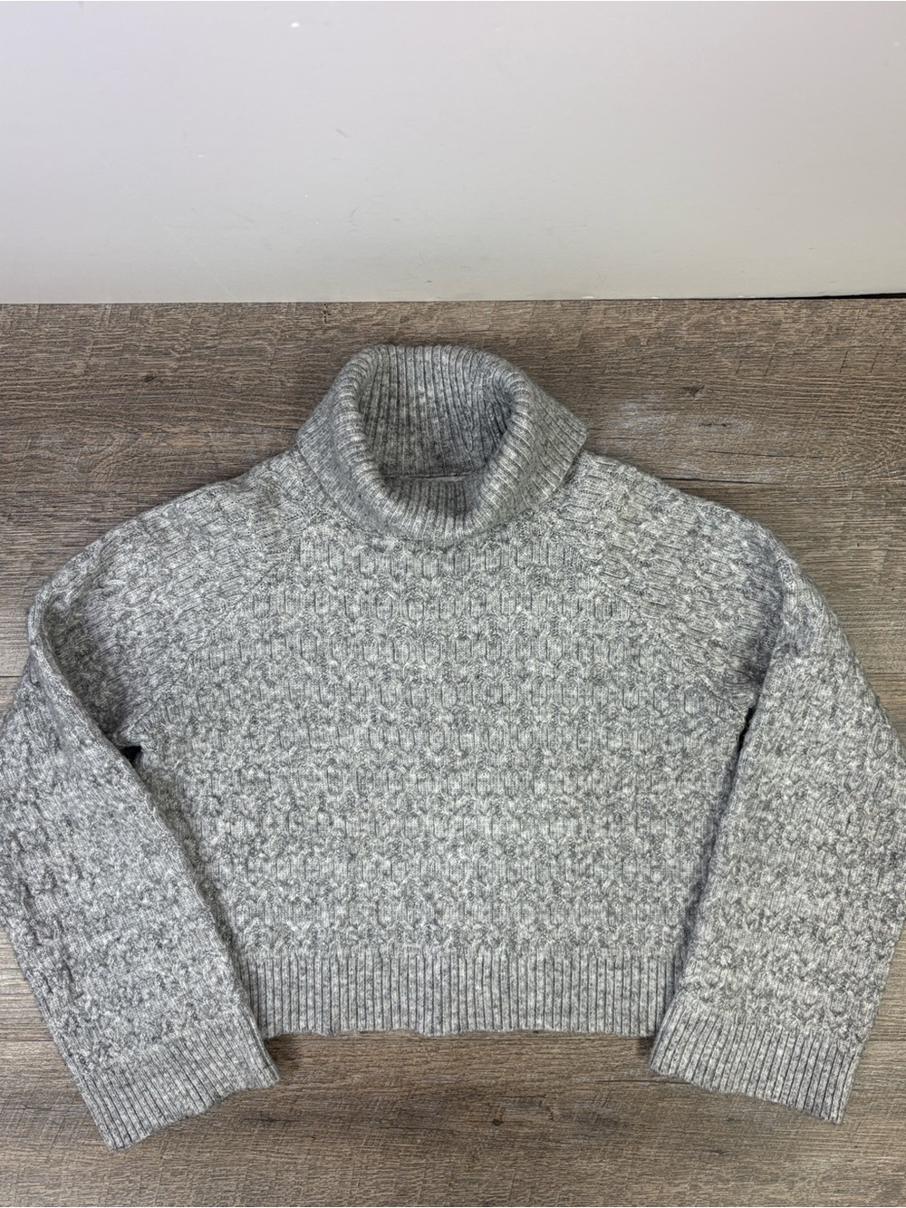 ASTR The Label Heather Grey Textured Turtleneck Sweater Size Small
